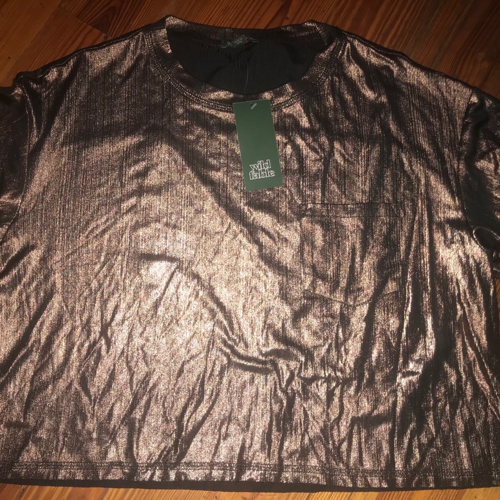 Metallic gold flowy tshirt